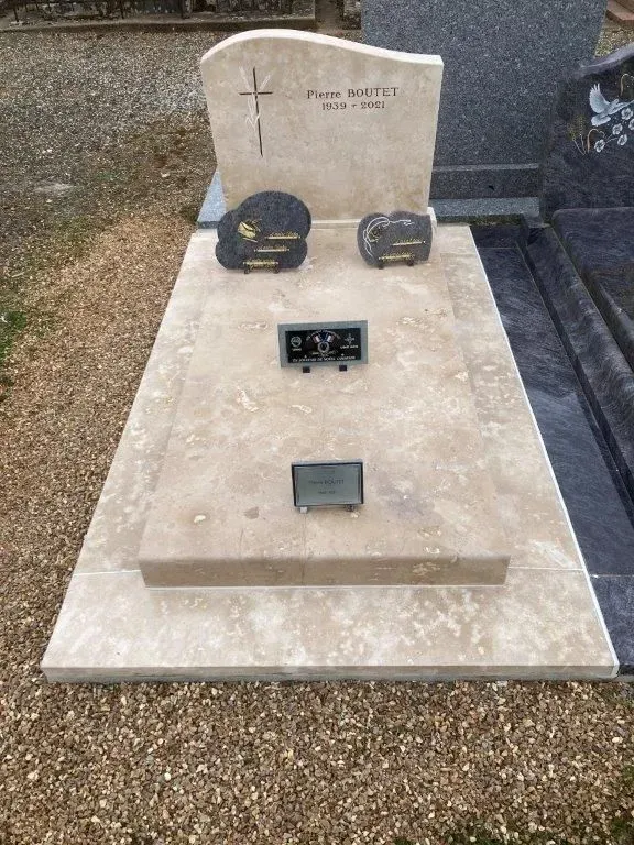 monument funeraire